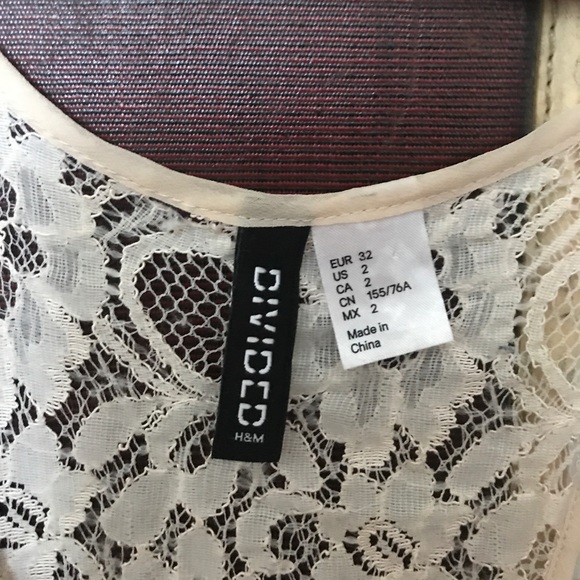 Must have lace tank 🌼 - Picture 3 of 3